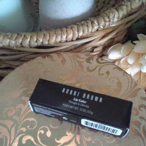 BNIB BOBBI BROWN Lip Color in BEIGE - Picture 4 of 5